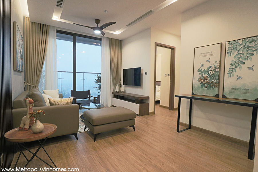 Phòng khách - căn hộ Metropolis Vinhomes 78.42m2, 2 phòng ngủ cho thuê.