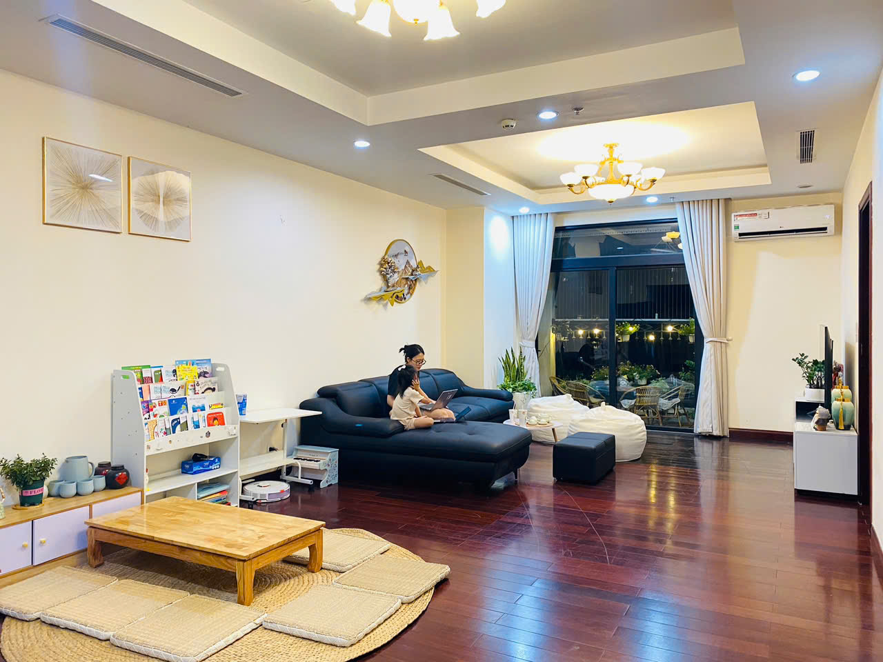Bán căn hộ 2 ngủ, 113m2, tòa R4