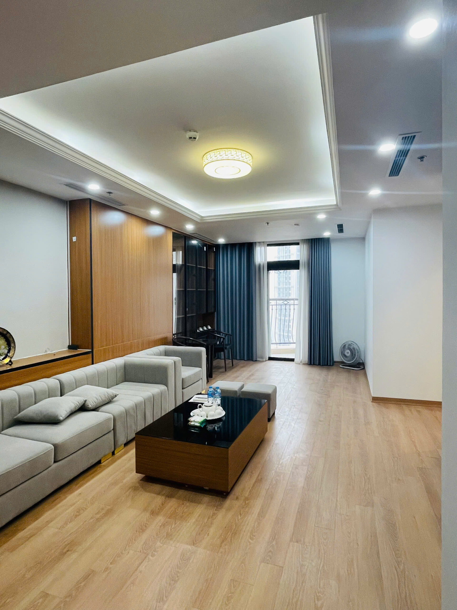 Bán căn 2 ngủ, 106m2 tòa R5 Royal City