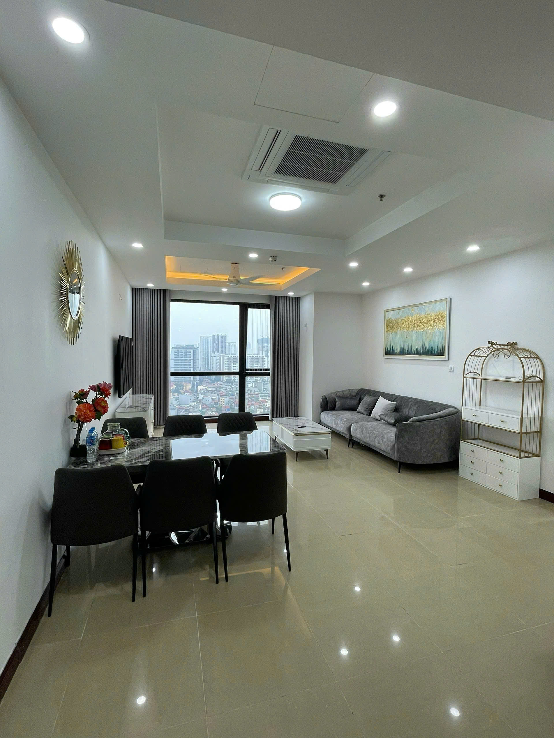 Bán căn hộ 3 ngủ 148m2 tòa R1 - Nhà vuông vắn