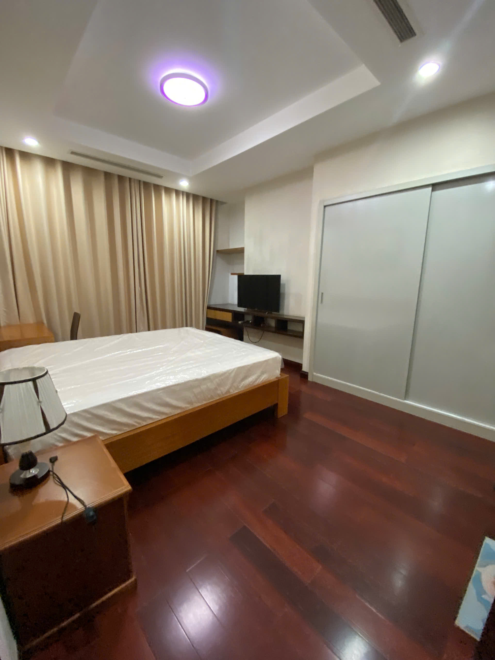 bán căn hộ Royal City 2 ngủ tòa R5